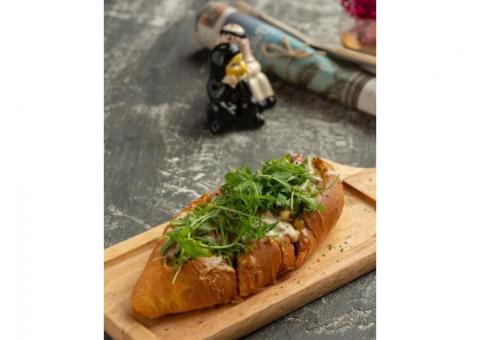 HOT BEEF SANDWICH	ساندوتش لحم